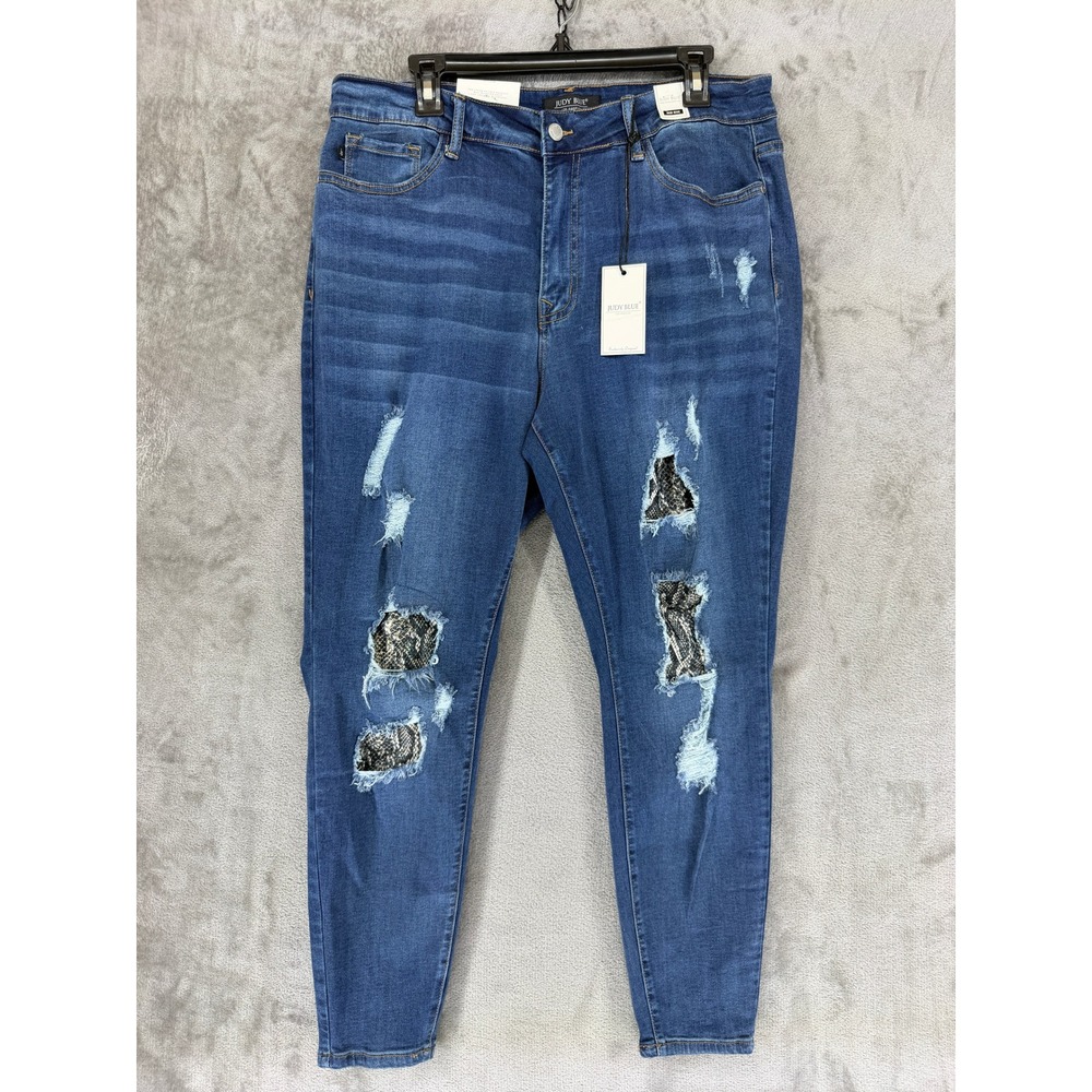 Judy Blue The Way You Snake Me Feel Skinny Distressed Jeans 20W Snakeskin Patch